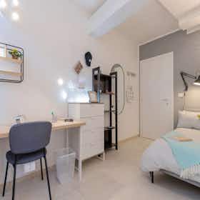 Privat rum att hyra för 450 € i månaden i Turin, Corso Regina Margherita