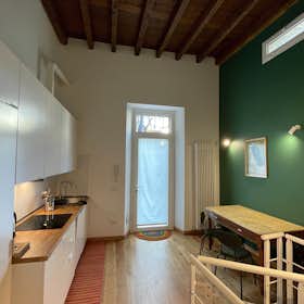 Apartment for rent for €1,250 per month in Milan, Via Giuseppe Meda