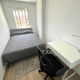 Private room for rent for €390 per month in Getafe, Avenida de las Ciudades