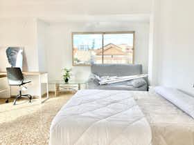 Отдельная комната сдается в аренду за 500 € в месяц в Valencia, Calle Massamagrell