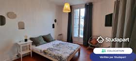 Private room for rent for €430 per month in Hyères, Avenue Gambetta