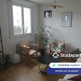 Apartament de închiriat pentru 1.200 EUR pe lună în Rennes, Rue Perrin de La Touche