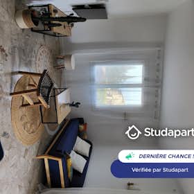 Huis te huur voor € 950 per maand in Aix-en-Provence, Chemin des Gervais
