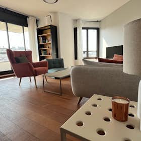 Apartment for rent for €3,500 per month in Levallois-Perret, Rue André Citroën