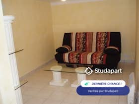 Apartment for rent for €900 per month in Saint-Sulpice-et-Cameyrac, Rue Plantier du Gorion
