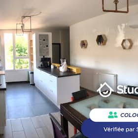 Private room for rent for €550 per month in Pessac, Avenue Phénix-Haut-Brion