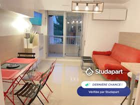 Appartement te huur voor € 750 per maand in Six-Fours-les-Plages, Chemin des Faïsses