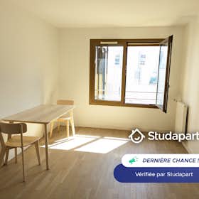 Apartment for rent for €1,350 per month in Paris, Boulevard MacDonald