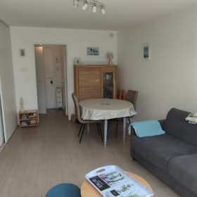 Apartamento para alugar por € 750 por mês em La Rochelle, Rue Lucile