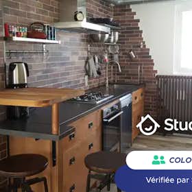Privé kamer for rent for € 650 per month in La Rochelle, Avenue de Mulhouse
