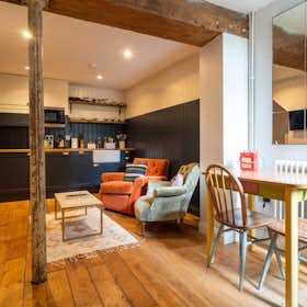 Apartment for rent for £9,976 per month in Brighton, Upper North Street