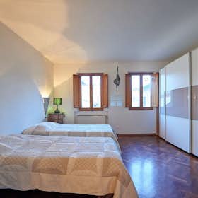 Apartment for rent for €2,500 per month in Florence, Via dei Pepi