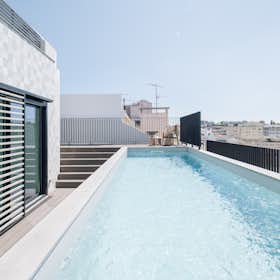 Apartment for rent for €4,017 per month in Lisbon, Avenida Luís Bívar