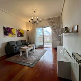 Apartment for rent for €1,450 per month in Madrid, Paseo de la Virgen del Puerto