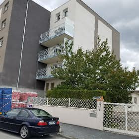 Studio for rent for €440 per month in Clermont-Ferrand, Rue Chappe