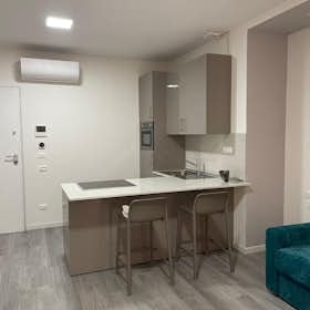 Apartment for rent for €1,100 per month in Bologna, Vicolo degli Ariosti