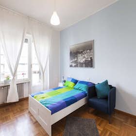 Private room for rent for €1,010 per month in Milan, Viale Emilio Caldara