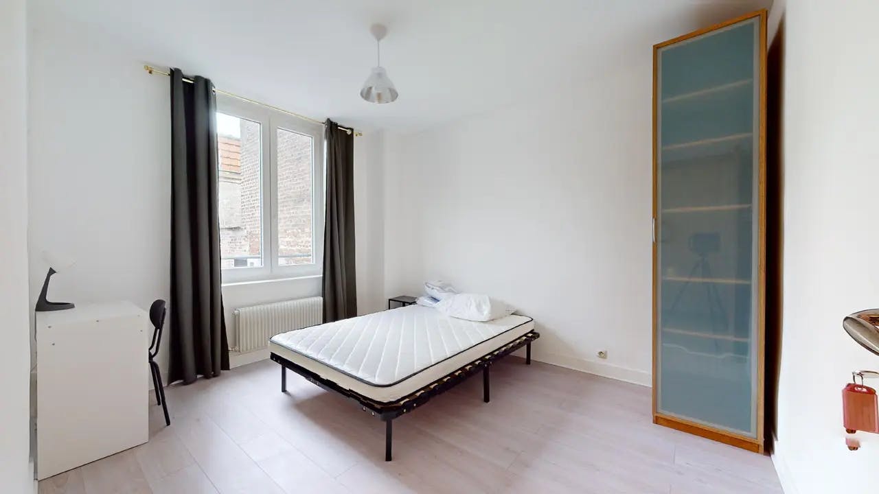 Private room in Boulevard de Strasbourg, Lille (1505041) room image 1
