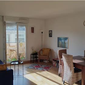 Apartment for rent for €1,800 per month in Pantin, Rue de Palestro