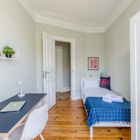 Private room for rent for €690 per month in Lisbon, Avenida Almirante Reis