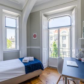 Private room for rent for €690 per month in Lisbon, Avenida Almirante Reis