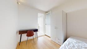 Отдельная комната сдается в аренду за 414 € в месяц в Nîmes, Rue Claude Mellarède