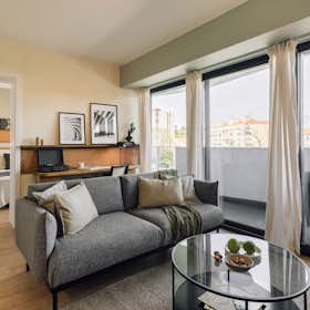 Apartment for rent for €4,017 per month in Lisbon, Avenida de Berlim