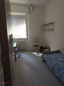 Stanza privata in affitto a 250 € al mese a Macerata, Via Alessandro Manzoni