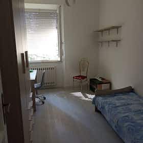 Privé kamer te huur voor € 250 per maand in Macerata, Via Alessandro Manzoni
