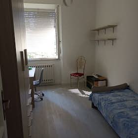 Habitación privada en alquiler por 250 € al mes en Macerata, Via Alessandro Manzoni