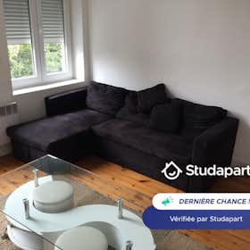 Apartment for rent for €1,420 per month in Lille, Rue Charles de Muyssart