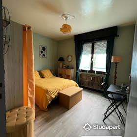 Appartement te huur voor € 895 per maand in Reims, Rue Maldan