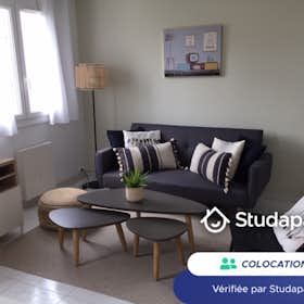 Private room for rent for €490 per month in Marseille, Boulevard Michelet