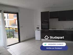 Квартира за оренду для 600 EUR на місяць у La Roquette-sur-Siagne, Avenue de la République