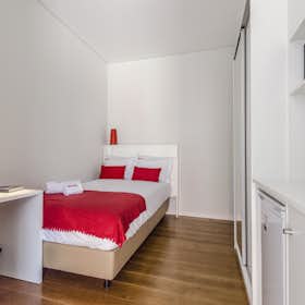 Private room for rent for €925 per month in Lisbon, Rua Filipe Folque