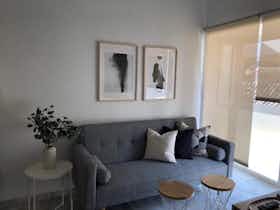 Apartment for rent for €2,250 per month in Málaga, Calle Alta