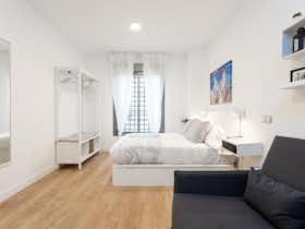 单间公寓 正在以 €2,250 的月租出租，其位于 Málaga, Calle Dos Aceras