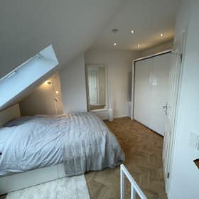Apartment for rent for €1,125 per month in Rösrath, Im Pannenhack