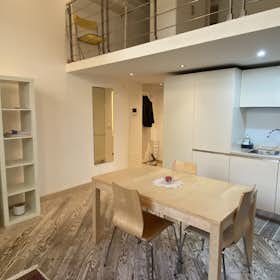 Studio for rent for €1,800 per month in Milan, Via Pietro Pomponazzi