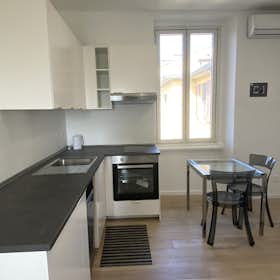 Studio for rent for €1,890 per month in Milan, Piazzale Libia