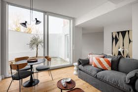 单间公寓 正在以 €2,300 的月租出租，其位于 Lisbon, Rua da Graça
