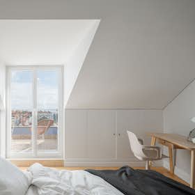 Apartment for rent for €2,500 per month in Lisbon, Rua da Graça