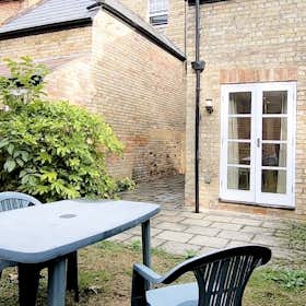 Shared room for rent for £708 per month in Oxford, Walton Well Road