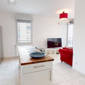 公寓 for rent for €1,200 per month in Vénissieux, Avenue Francis de Pressensé