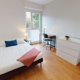 Private room for rent for €579 per month in Villeurbanne, Avenue Auguste Blanqui
