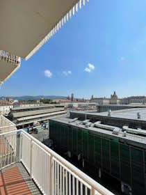 公寓 正在以 €1,300 的月租出租，其位于 Turin, Piazza della Repubblica