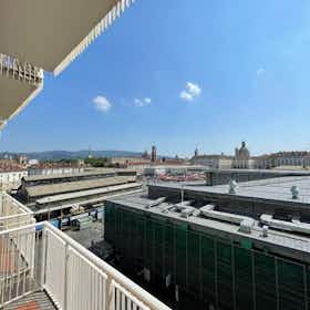 Wohnung zu mieten für 1.270 € pro Monat in Turin, Piazza della Repubblica
