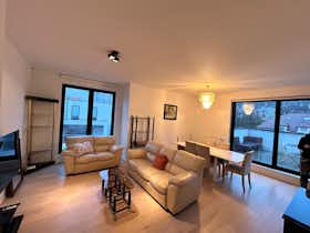 Appartamento in affitto a 3.200 € al mese a Uccle, Avenue Dolez