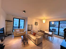 Apartamento para alugar por € 2.500 por mês em Uccle, Avenue Dolez