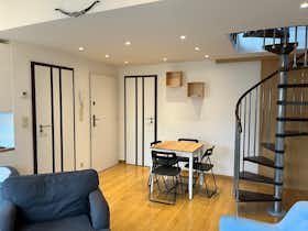 Appartement à louer pour 1 900 €/mois à Uccle, Avenue Oscar van Goidtsnoven